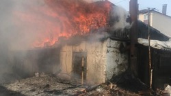 Хозяйственные постройки более четырех часов горели в Тымовском 22 марта