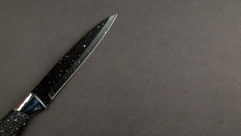 Пять «ножевых» женщина нанесла супругу на кухне в Северо-Курильском районе