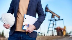 Нефтяники и топ-менеджеры стали самыми высокооплачиваемыми специалистами на Сахалине