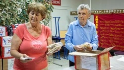Серебряные волонтеры Южно-Сахалинска собрали посылки с обедами для бойцов СВО
