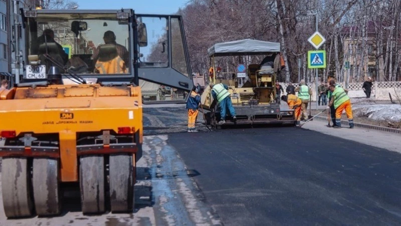 Устранили сотни дефектов: как в Сахалинской области ремонтируют дороги после зимы