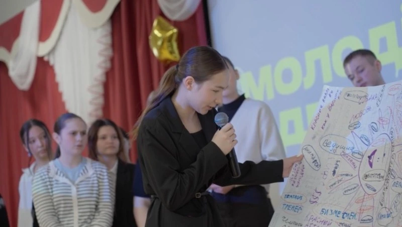 Школьники Долинска познакомились с профессиями через проект «Молодежь в деле»