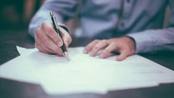 Сотрудница банка на Сахалине украла у клиента деньги