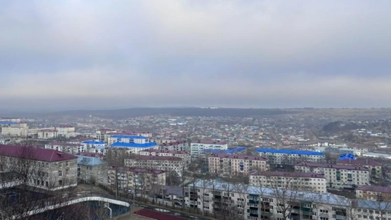 Следователи организовали проверку по факту падения ребенка из окна в Корсакове