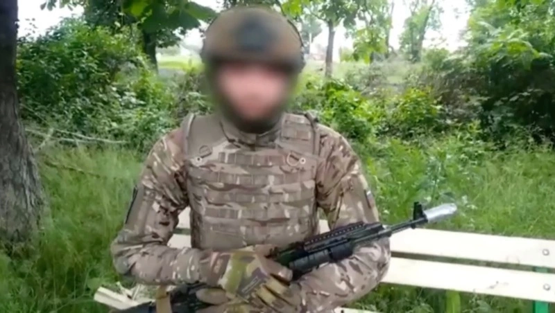 Участник СВО из Углегорска передал привет своей семье в полном боевом обмундировании 