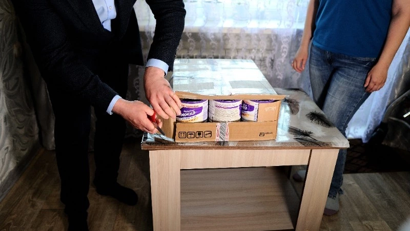 Семью из Корсакова обеспечили годовым запасом спецпитания