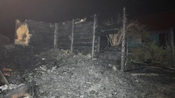 Ночной пожар уничтожил два частных дома в Южно-Сахалинске