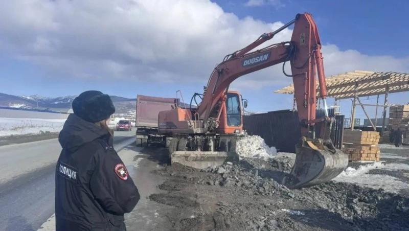 Два незаконных съезда с юго-западного объезда ликвидировали в Южно-Сахалинске