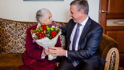 Южносахалинку Людмилу Левочкину поздравили с 99-летием