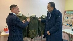 Партию толстовок подготовили студенты техникума сервиса на Сахалине для бойцов СВО