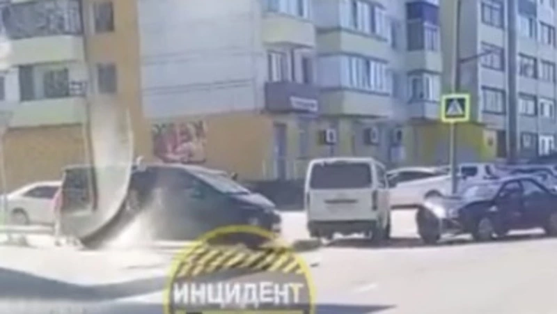 Три иномарки не поделили перекресток у «зебры» в Южно-Сахалинске 