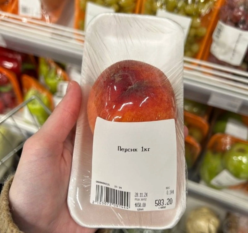 Персик за 600 рублей: жители Сахалина поделились фотографиями с заоблачной стоимостью продуктов