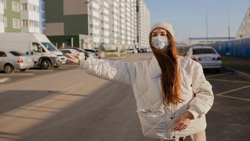 Глава Минздрава призвал носить маски несмотря на послабления