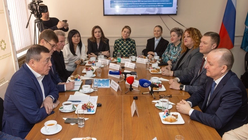 Валерий Лимаренко и общественники обсудили качество жизни на Сахалине и Курилах