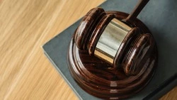 Сахалинца будут судить за поднятый с земли телефон и выращивание конопли