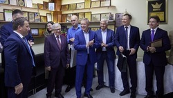 Мэр Южно-Сахалинска поздравил руководителя «Сахалин-Шельф-Сервиса» с юбилеем