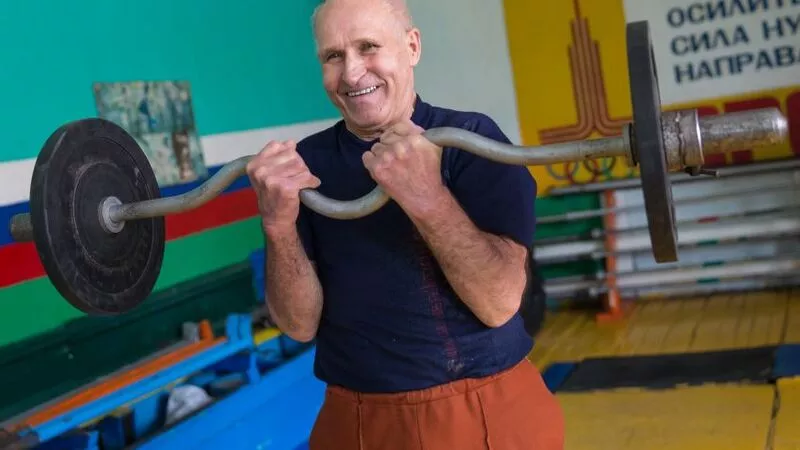 Сахалинское министерство спорта поздравляет с Днем физкультурника тяжелоатлета-юбиляра