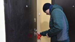 Двое детей-сирот получили ключи от квартир в Поронайске 