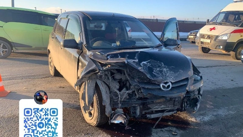 Пассажир Mazda Demio пострадал в ДТП с внедорожником в Южно-Сахалинске