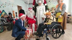 Представители «Единой России» исполнили мечты 24 детей в Тымовском районе