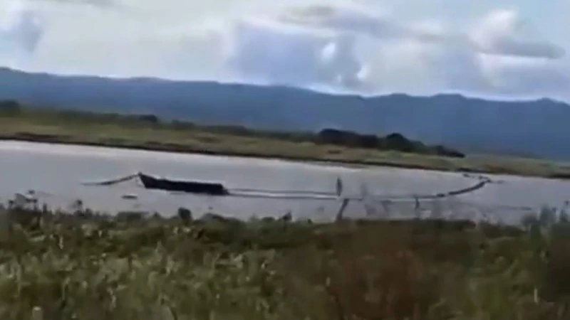 Сетями перегородили нерестовую реку на юге Сахалина. Рыбаки возмущены, но все по закону