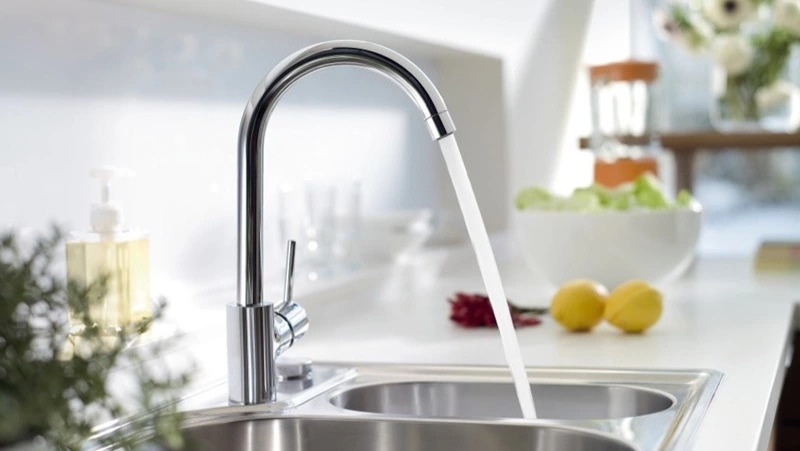 Воду отключат сразу на четырех улицах Южно-Сахалинска днем 31 июля