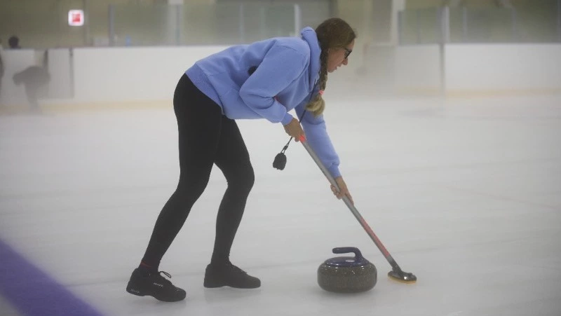 Чемпионат по керлингу стартовал в Сахалинской области