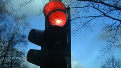 Светофоры отключили на трех участках дорог в Южно-Сахалинске 3 мая