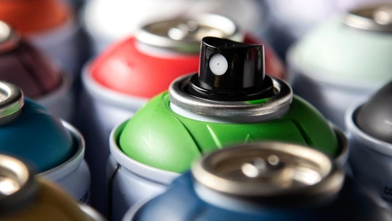 Ревнивец из Южно-Сахалинска разукрасил авто бывшего мужа своей девушки