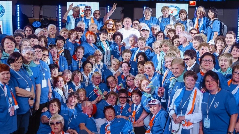 Губернатор Валерий Лимаренко встретился с участниками форума «серебряных» волонтеров