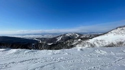 Восточный ветер принесет на Сахалин и Курилы слабый снег 18 января