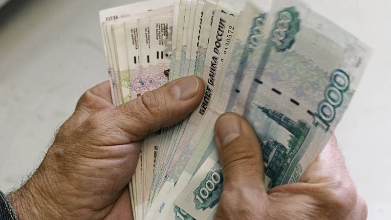 Полицейские поймали вора до того, как он потратил украденные деньги в Корсакове