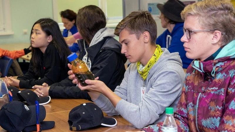 «Бумеранг» показал юным сахалинцам места кормления серых китов