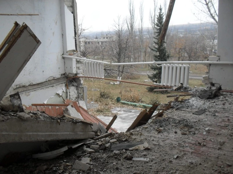 Школьники села Степановка в ДНР 8 лет учатся в здании бывшего сельского комбината