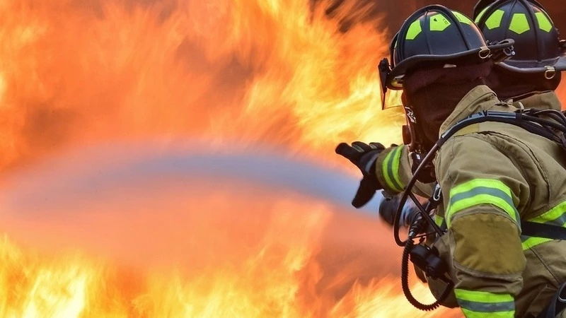 Баня загорелась в Южно-Сахалинске