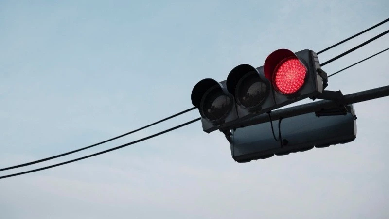 Водитель в Южно-Сахалинске поплатился за проезд на красный свет