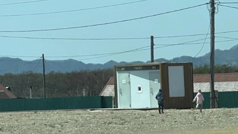 Жители Сахалина рассказали о неработающих общественных туалетах на набережной в Аниве