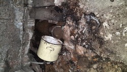 «Вонь во всем подъезде»: подвал жилого дома залило канализацией в Южно-Сахалинске