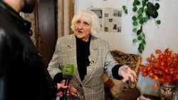 Волонтеры навестили с подарками 17 ветеранов в Невельске