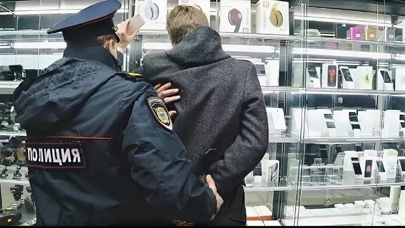 В Южно-Сахалинске задержали подозреваемого в кражах электробритв на 26 тысяч рублей