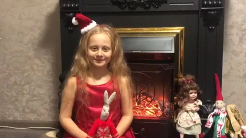 Письмо Деду Морозу: послушная Маргарита хочет найти под елкой куклу LOL