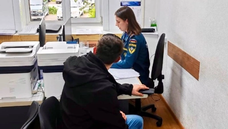 Поджигателя собственной машины на АЗС вызвали на беседу в МЧС в Южно-Сахалинске