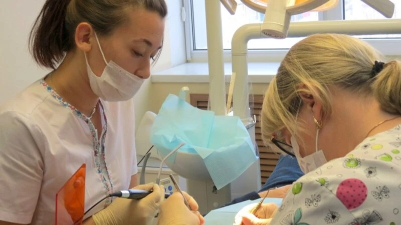 На Сахалине детей к стоматологу будут записывать только по телефону