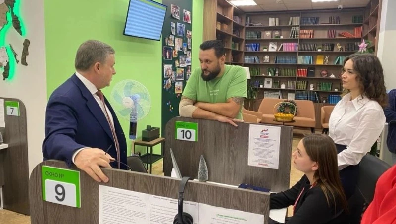 Депутат Георгий Карлов поздравил Сахалинское отделение фонда «Защитники Отечества» с 3-летием