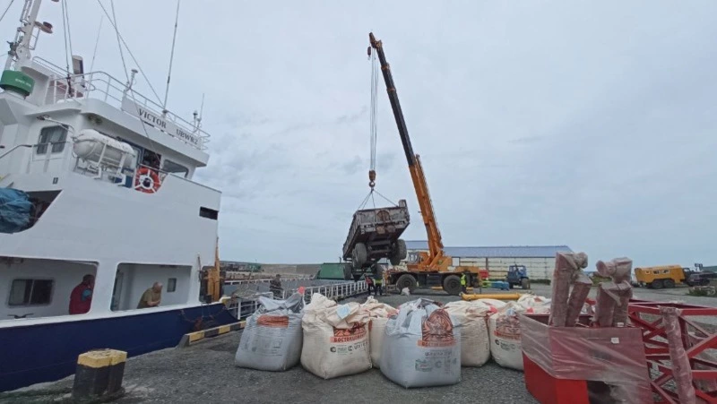 «Виктор» совершил первый грузовой рейс с Сахалина на Северные Курилы