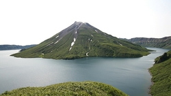 Ученые исследовали извержения вулканов Сноу и Чиринкотан