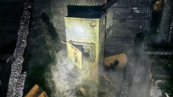 В Южно-Сахалинске ночью сгорели частный дом и пристройка