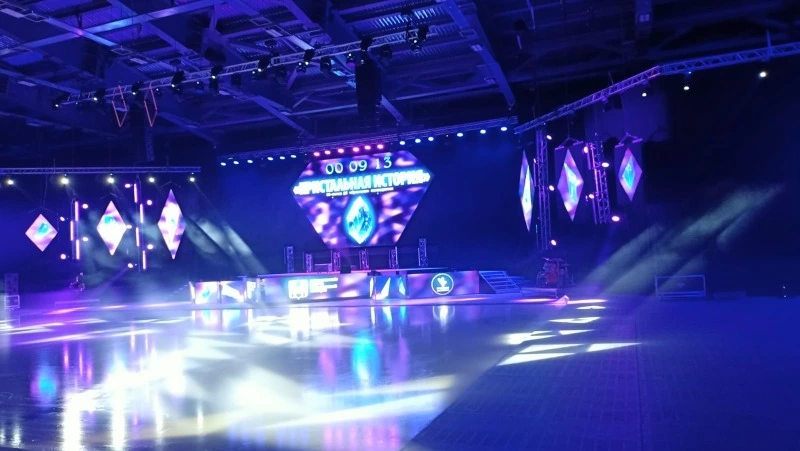 Школа «Кристалл» показала жителям Сахалина волшебную сказку в честь 10-летия