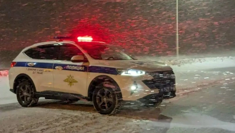 На юге Сахалина ввели ограничения на движение транспорта еще на двух дорожных участках