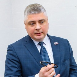 Александра Понажева назначили исполняющим обязанности главного врача Охинской ЦРБ 